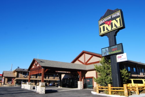 Brandin Iron Inn buitenkant